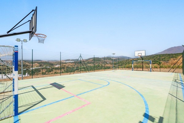 Foto - Te koop: Lomas de Arroyo Judío 13, 29680 Estepona